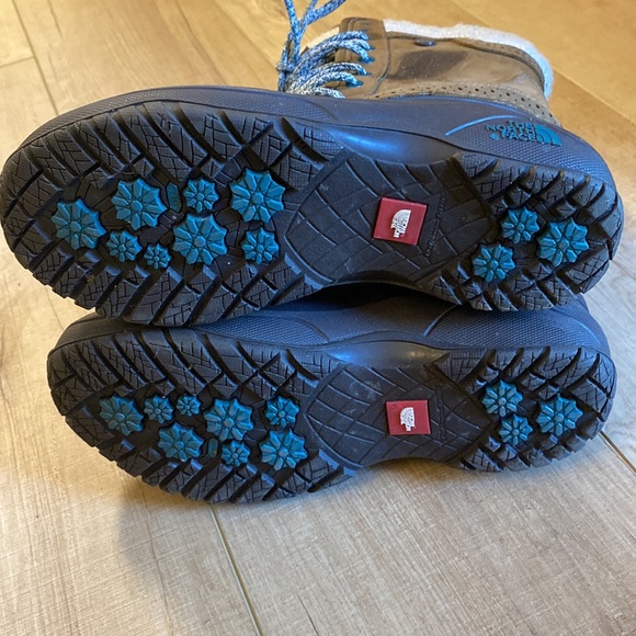 The North Face Shellista II winter boot. Womens size 6 - Picture 9 of 9